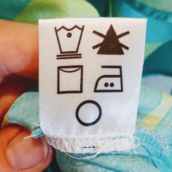 Escapada | Abstract Ruffle Sleeve Tunic | XS - Picture 4 of 8